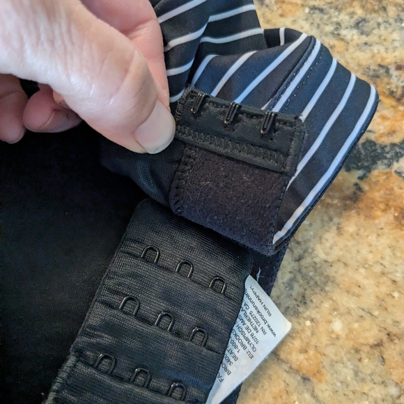 Brooks Black Sports Bra - Picture 3 of 3